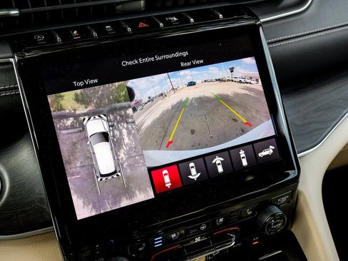 Used 2021 Jeep Grand Cherokee L Limited w/ Luxury Tech Group II image 31