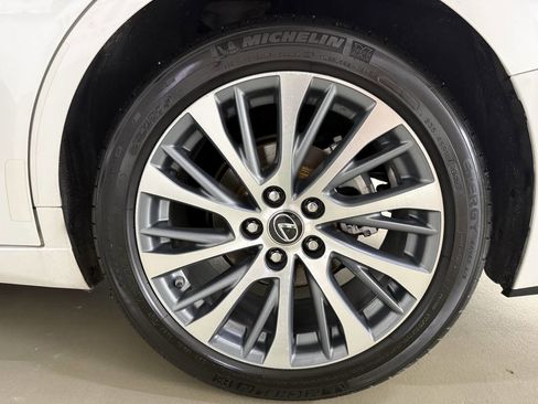 Used 2019 Lexus ES 350 w/ Premium Package FWD image 31