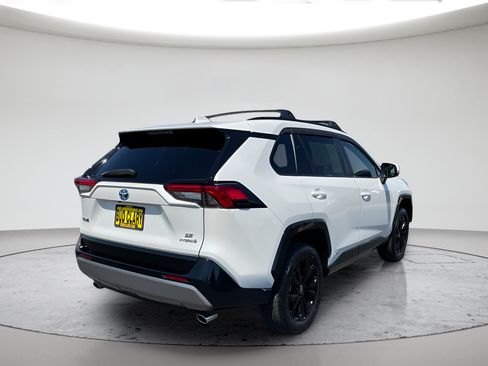 Certified 2022 Toyota RAV4 SE w/ Convenience Package AWD/4WD image 3