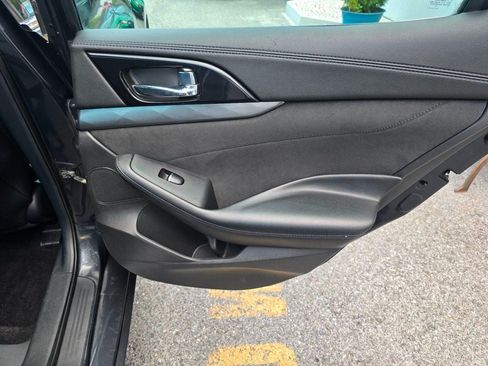 Used 2016 Nissan Maxima SR FWD image 15