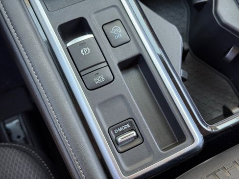 Used 2022 Nissan Pathfinder SV image 28