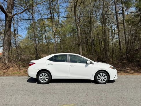 Used 2015 Toyota Corolla LE image 10