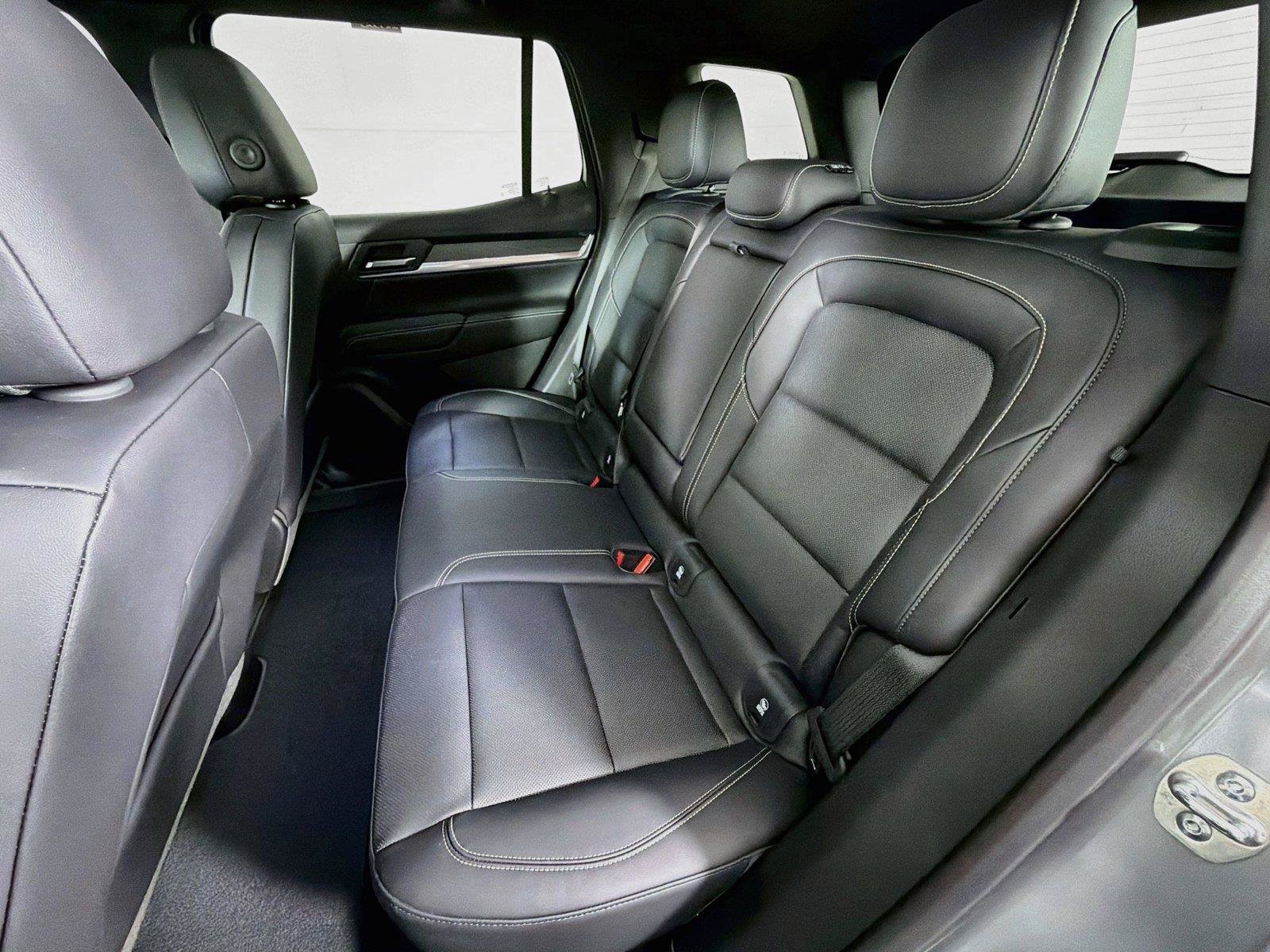 Used 2025 GMC Terrain Elevation w/ Elevation Premium Package AWD/4WD image 26