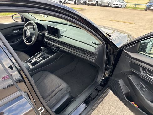 Used 2023 Honda Accord EX image 12
