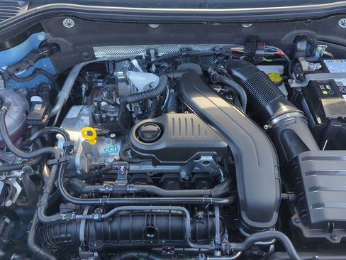 New 2025 Volkswagen Taos SE image 20