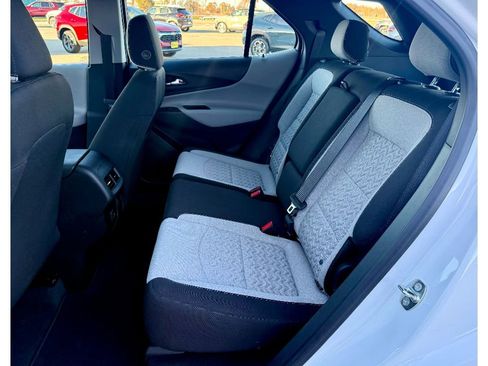 Used 2022 Chevrolet Equinox LS image 15