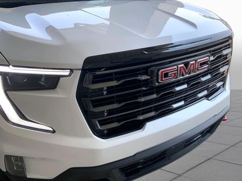 Used 2025 GMC Acadia AT4 w/ Luxury Package AWD/4WD image 30