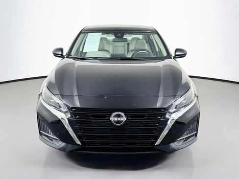 Used 2025 Nissan Altima 2.5 SV FWD image 8