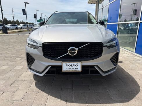 Used 2025 Volvo XC60 B5 Plus AWD/4WD image 3