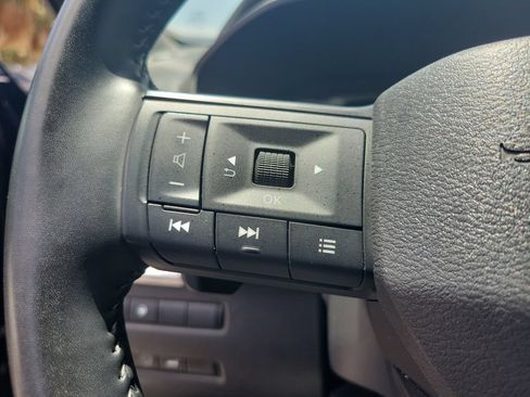 Used 2025 Nissan Rogue SV FWD image 17