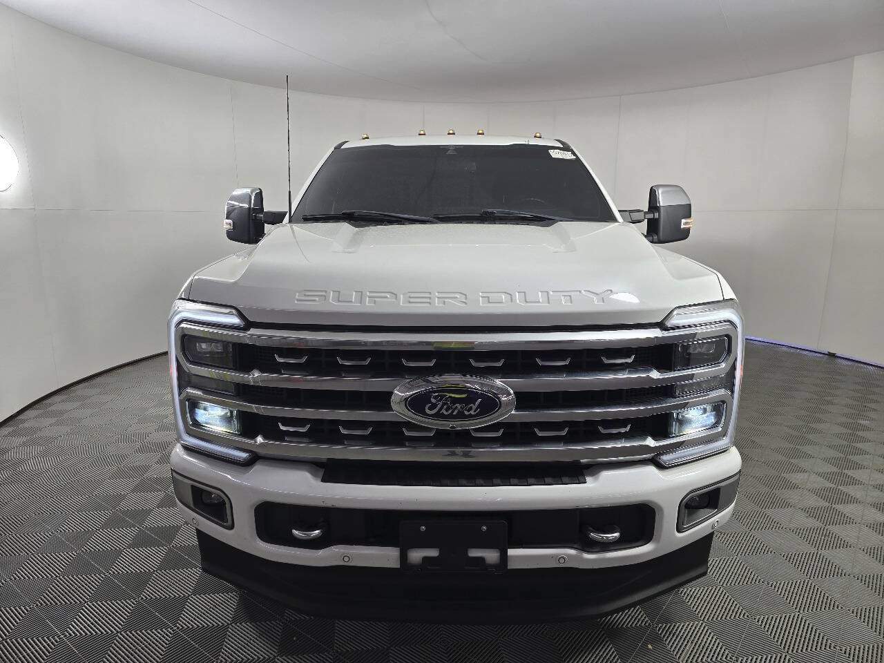 Used 2023 Ford F250 Platinum w/ FX4 Off-Road Package AWD/4WD image 4