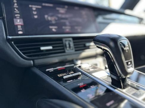 Used 2020 Porsche Cayenne image 29