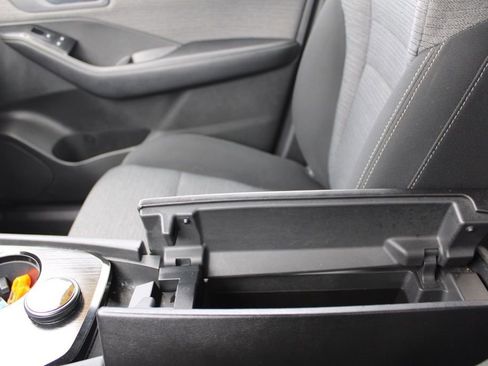 Used 2023 Nissan Rogue SV image 41