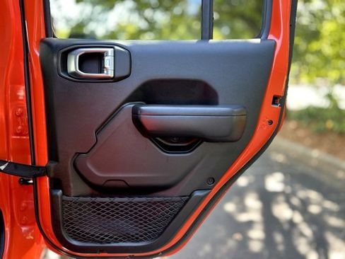 Used 2018 Jeep Wrangler Unlimited Rubicon w/ Safety Group image 22