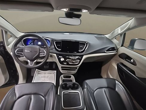 Used 2023 Chrysler Pacifica Touring-L FWD image 26