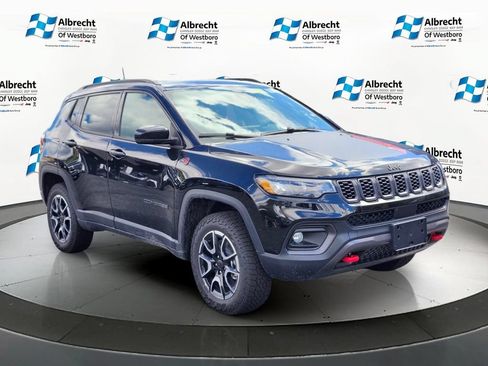 New 2026 Jeep Compass Trailhawk w/ Sun, Sound & Navigation Group AWD/4WD image 7