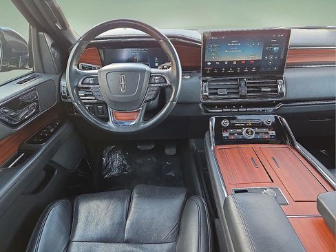 Used 2024 Lincoln Navigator Reserve image 20