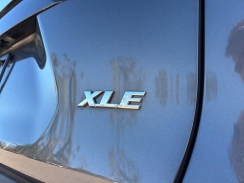 Used 2022 Toyota RAV4 XLE Premium image 5