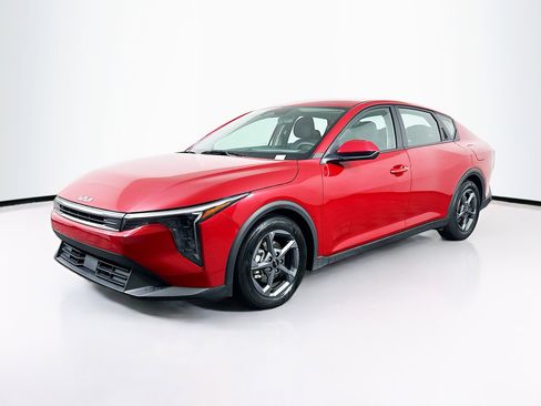 Used 2025 Kia K4 LXS image 3