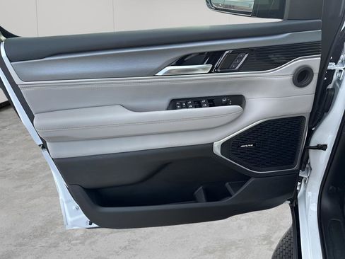 New 2026 Jeep Grand Wagoneer 2WD w/ 8-Passenger Seating Package image 25