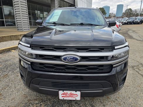 Used 2022 Ford Expedition XLT image 2