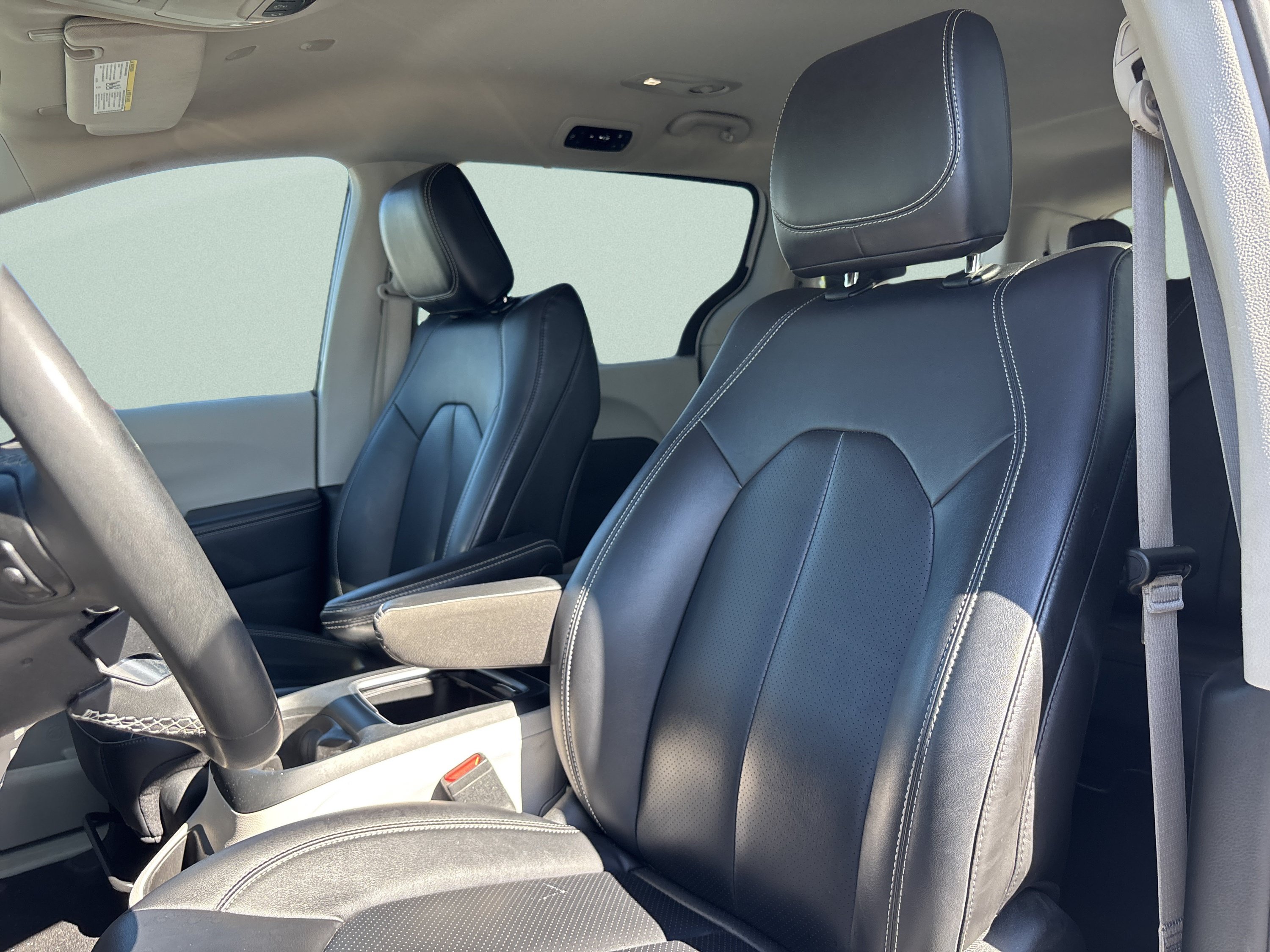 Used 2024 Chrysler Pacifica Touring-L FWD image 13