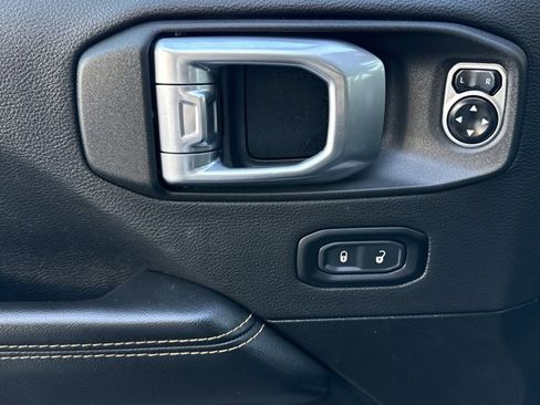 Used 2024 Jeep Wrangler Sahara image 14