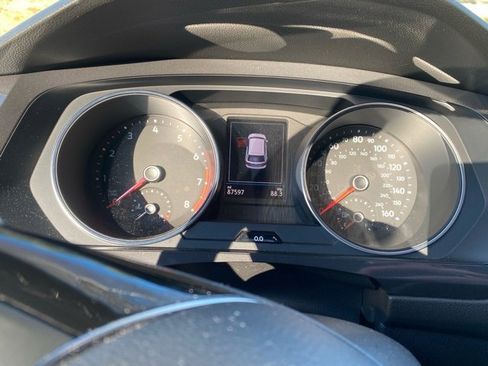 Used 2021 Volkswagen Tiguan SE image 12