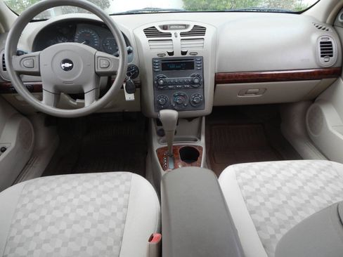 Used 2005 Chevrolet Malibu LS w/ Preferred Equipment Group FWD image 2
