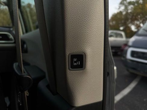 Certified 2024 Chrysler Pacifica Touring-L image 26