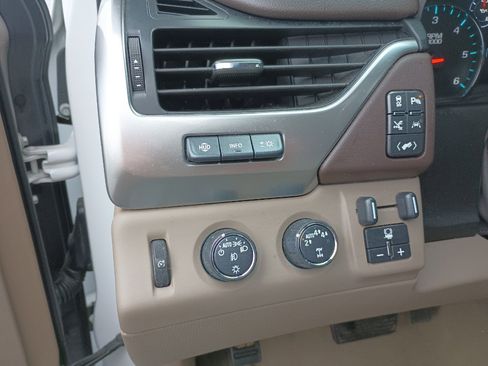 Used 2019 Chevrolet Suburban Premier image 18