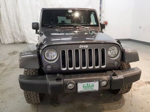 Used 2018 Jeep Wrangler Unlimited Sahara w/ Connectivity Group image 9