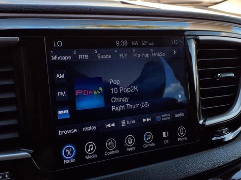 Used 2017 Chrysler Pacifica Touring-L FWD image 7