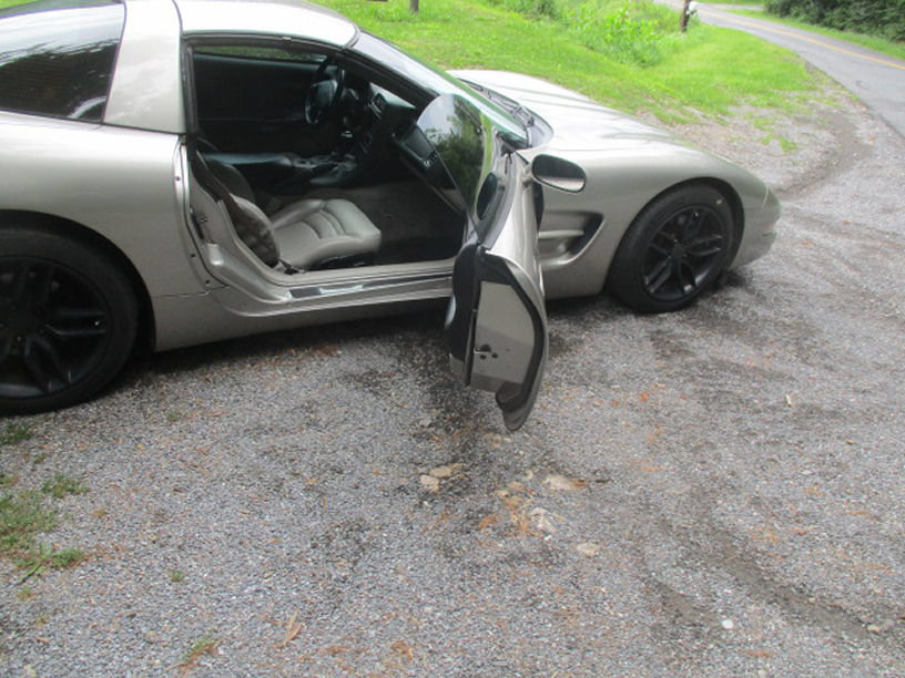Used 2001 Chevrolet Corvette Coupe w/ Preferred Equipment Group2 RWD image 13