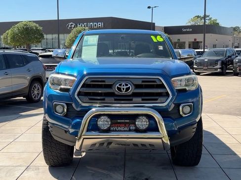 Used 2016 Toyota Tacoma Limited w/ Towing Package image 11