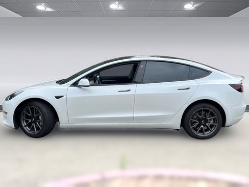 Used 2023 Tesla Model 3 Standard Range RWD image 2