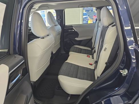 New 2026 Mitsubishi Outlander SE image 10