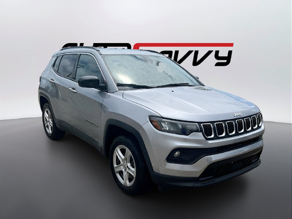 Used 2023 Jeep Compass Latitude w/ Convenience Group AWD/4WD image 1