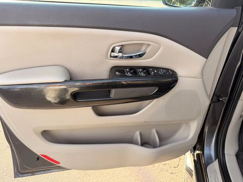 Used 2016 Kia Sedona EX FWD image 10