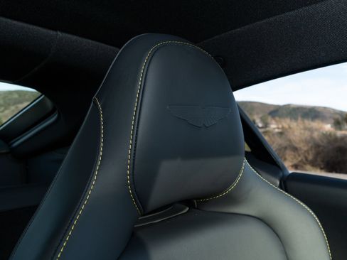Used 2025 Aston Martin V8 Vantage Coupe RWD image 22