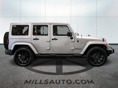 Used 2016 Jeep Wrangler Unlimited Sahara w/ Max Tow Package AWD/4WD image 9