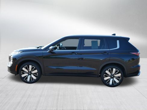 Used 2025 Mitsubishi Outlander SE AWD/4WD image 4