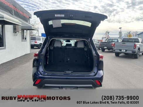 Used 2022 Toyota Highlander XLE image 23