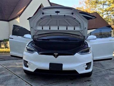 Used 2018 Tesla Model X 75D image 17