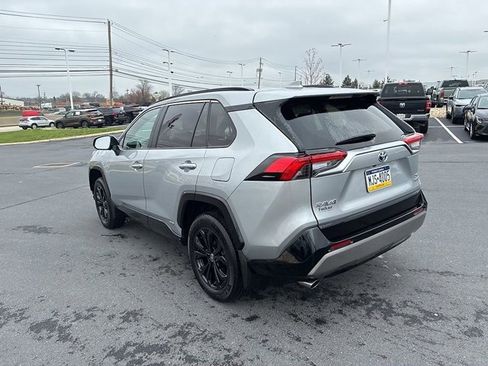 Used 2024 Toyota RAV4 SE w/ Convenience Package image 10