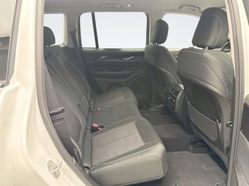 Used 2023 Jeep Grand Cherokee Laredo AWD/4WD image 17