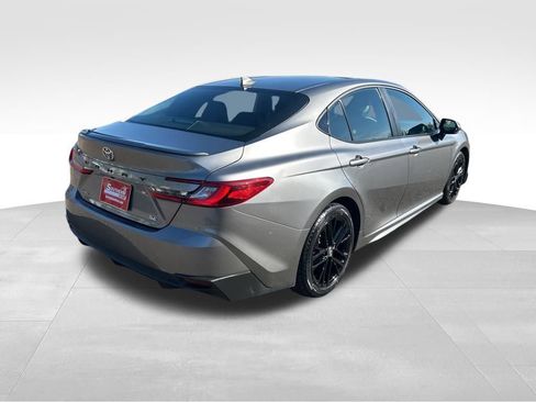 Used 2025 Toyota Camry SE FWD image 5