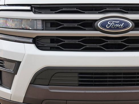 Used 2024 Ford Expedition XLT RWD image 10