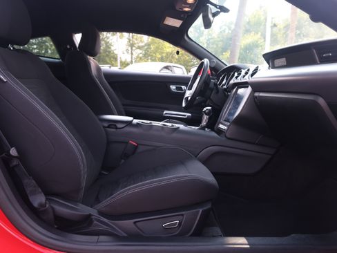 Used 2016 Ford Mustang Coupe RWD image 13