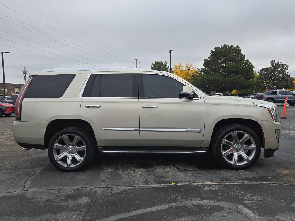 Used 2015 Cadillac Escalade Luxury AWD/4WD image 6